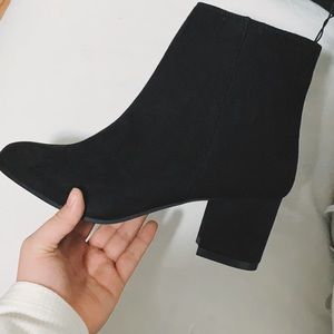 Black Chelsea boots booties! 📸😍